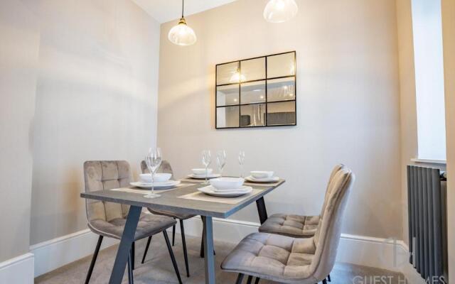 Worcester 1 Bed Apartment With Private Entrance