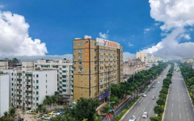Yeste Hotel (Nanning Xianhu Wuhe University Town Pumiao)