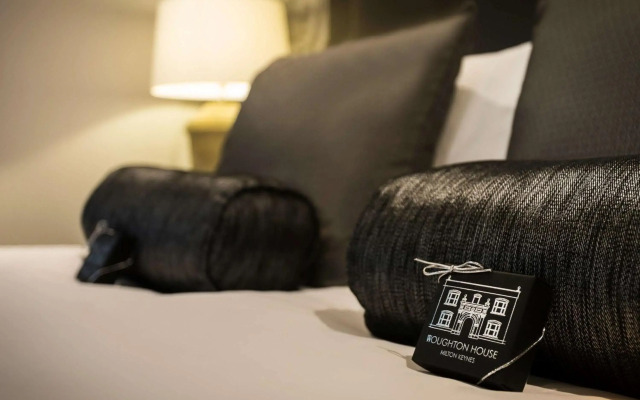 WorldHotels Distinctive Woughton House Hotel