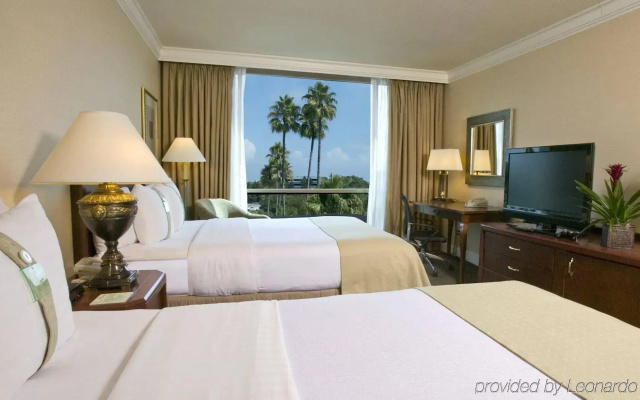 DoubleTree by Hilton San Diego Bayside