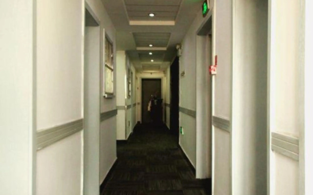 Xingyue Express Hotel (Xinxing Street Subway Station)