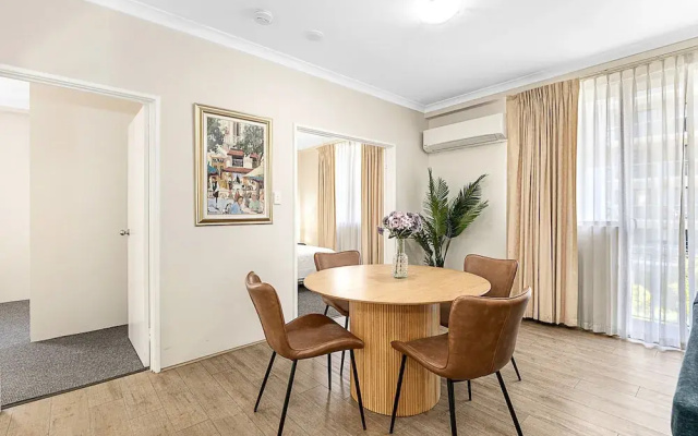 2bdr East Perth Getaway