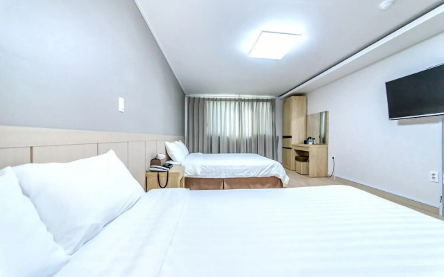 Jungmoon J Hill & City Hotel