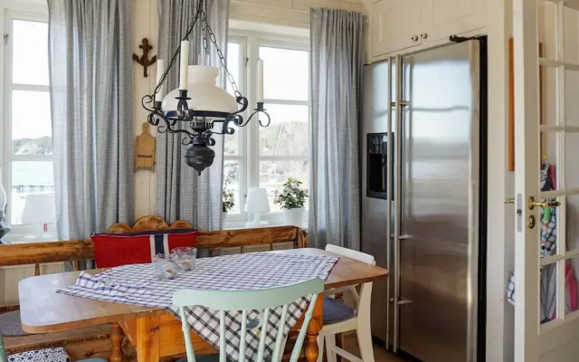 9 Person Holiday Home in Tanumshede-by Traum
