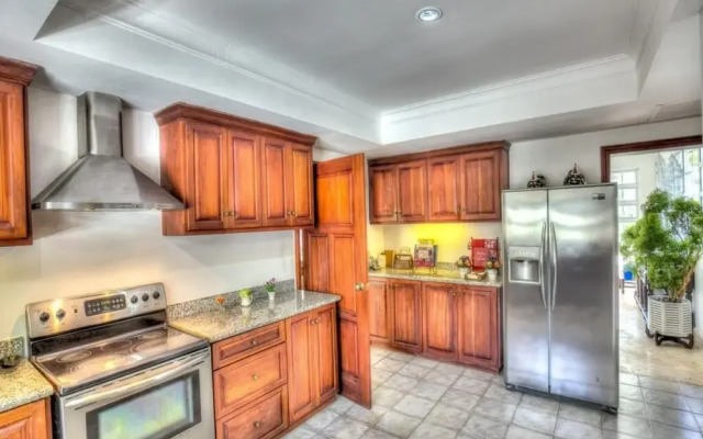 Sunny Vacation Villa 78