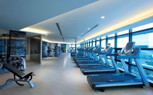 Hilton Guangzhou Baiyun - Free Shuttle for Canton Fair Period, Close to Luhu Golf Club & Leather Market