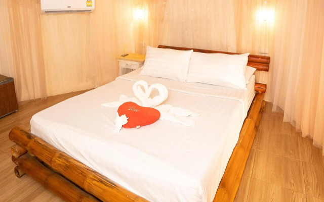 Paree Hut Resort Koh Sichang