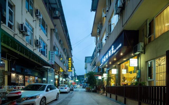 Mount Emei Happy Hotel