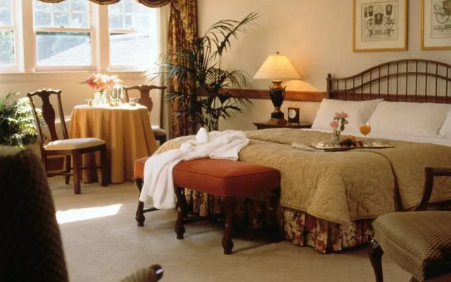 Chateau Merrimack Resort & Spa