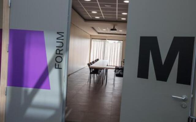 Mezzo Hotel & Business