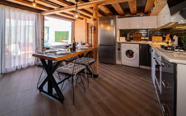 Luxurious Bungalow w Pool and Jacuzzi in Fethiye