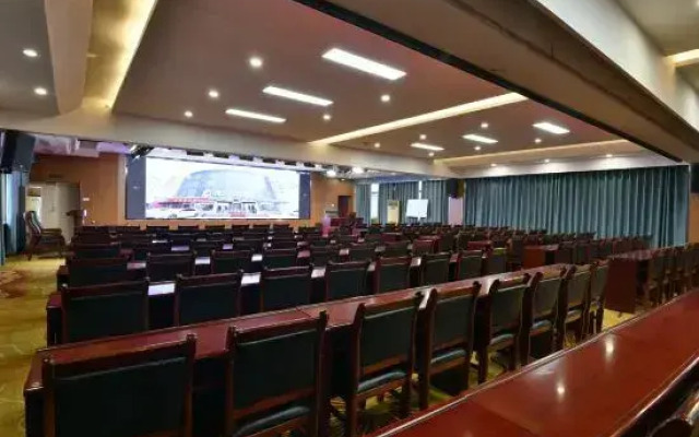 Super 8 Preferred Hotel (East High-speed Railway Station Economic Development First Street)