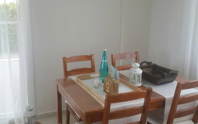 Family Friend Villa Pool BBQ 3b 1 Alacati Cesme