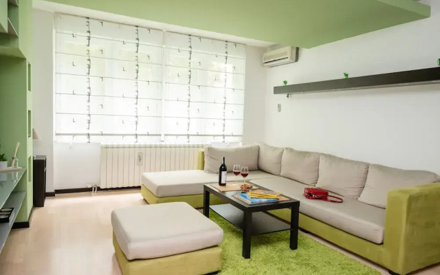 Bright 1bdr Apartment in the City Center
