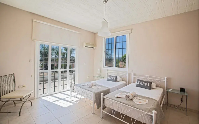 Papas Family Villa With Private Pool Wheelchair Accessible