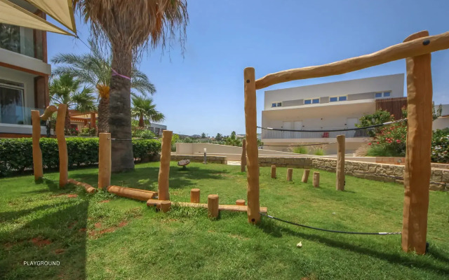 Lavris Hotel & Bungalows*