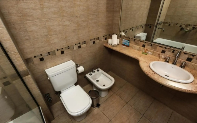 Howard Johnson by Wyndham Funes