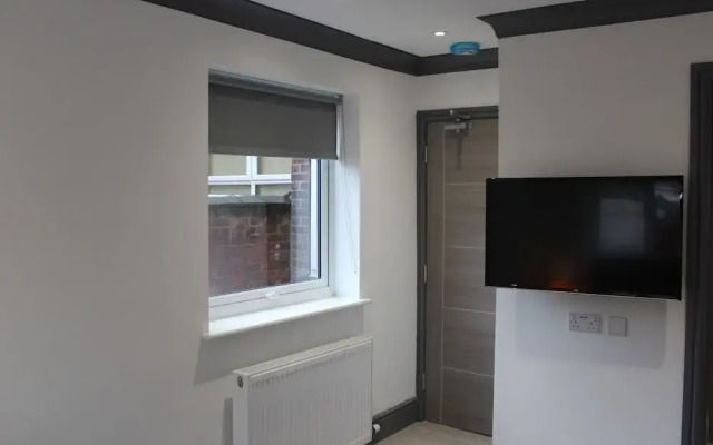 Townhouse @ 282 Walthall Street Crewe