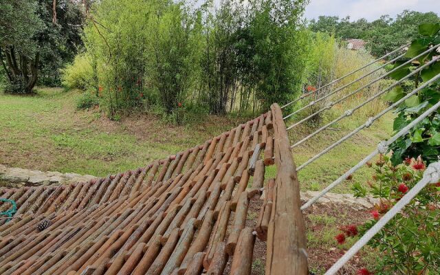 Luxurious Villa in Castillon-du-gard With Outdoor Kitchen