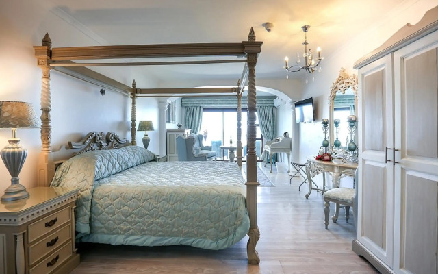 Misty Waves Boutique Hotel