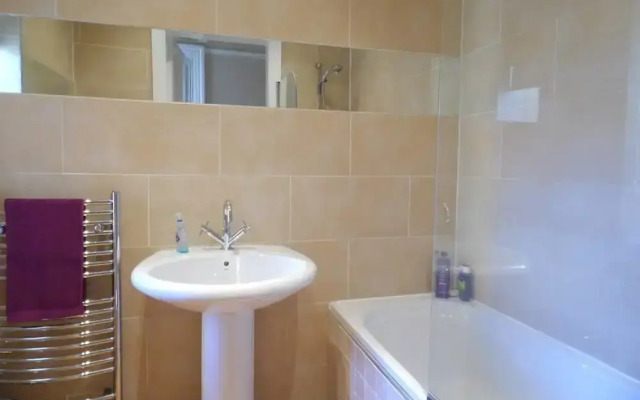 Spacious and Quiet Flat in the Heart of Finnieston