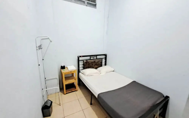 OYO 90578 Dinar Family