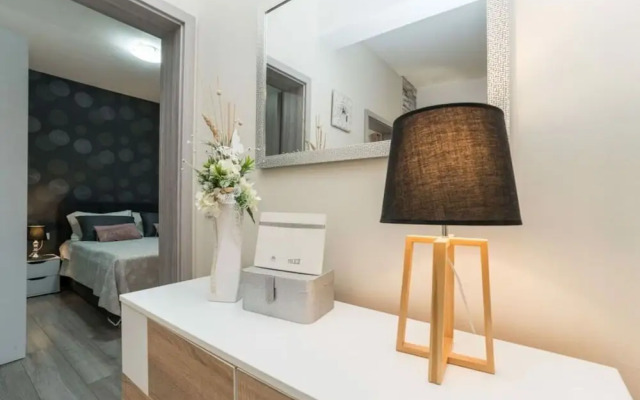 Nicoll With Pool, 50 m From the Beach