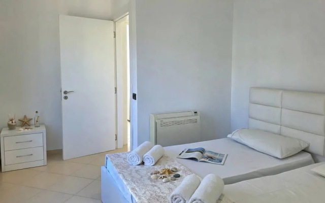 Brisa Del Mar Beachfront Apartment 116