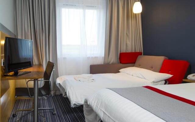 Holiday Inn Express London-Epsom Downs, an IHG Hotel