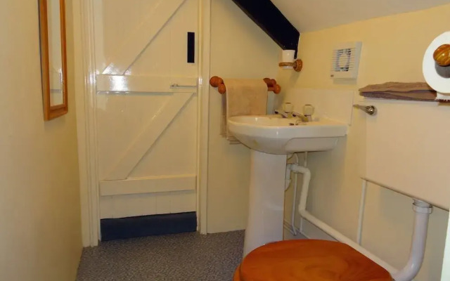 Lew Quarry Cottage