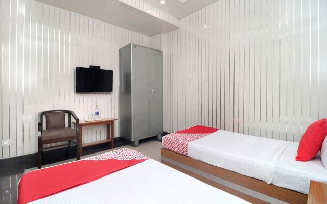 OYO 14533 Hotel Mohan