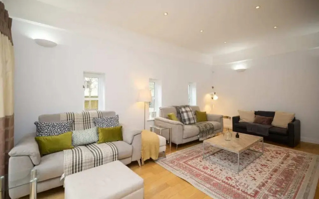 The Bourton-on-the-water Place - Lovely 5bdr House With Parking + Garden