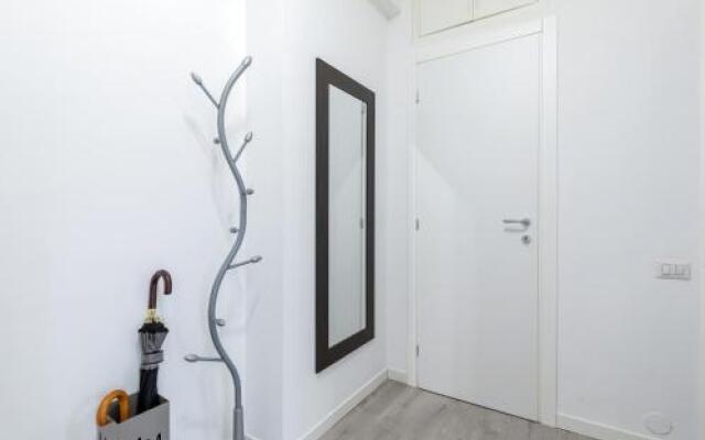 Piazza De Angeli M1 Comfortable Flat With Balcony