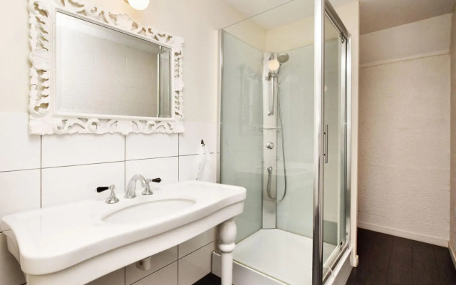 Fine Group House With Sauna Garden