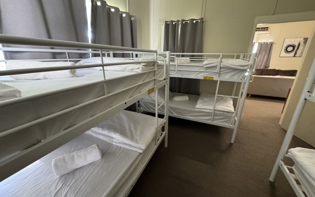 Cottage Charm with Nearby Shopping – Guest Rooms – South Grafton