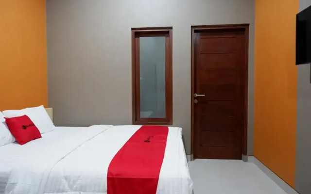 RedDoorz Syariah near Stasiun Tegal