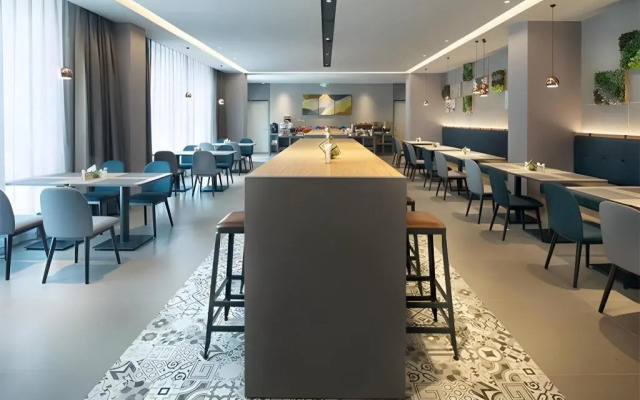 Homeinn Selected Hotel (Chengdu Panda Base Zoo Subway Station)