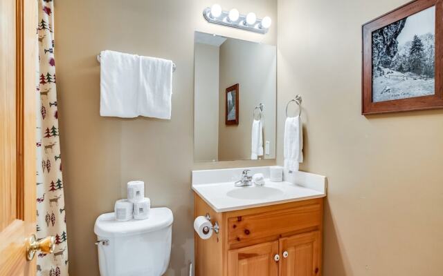 Smoky Bear Lodge by Jackson Mountain Homes