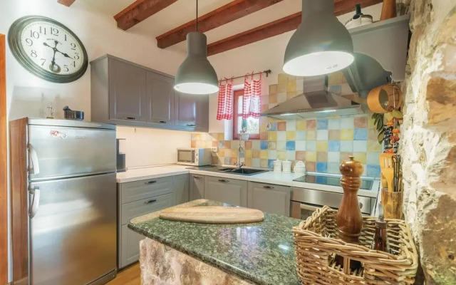 Amazing Home in Lozovac With Wifi and 3 Bedrooms