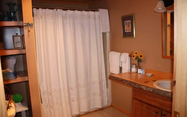 Kiwassa Lake Bed & Breakfast