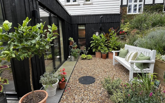 The Crooked Gate - Luxury Romantic Getaway