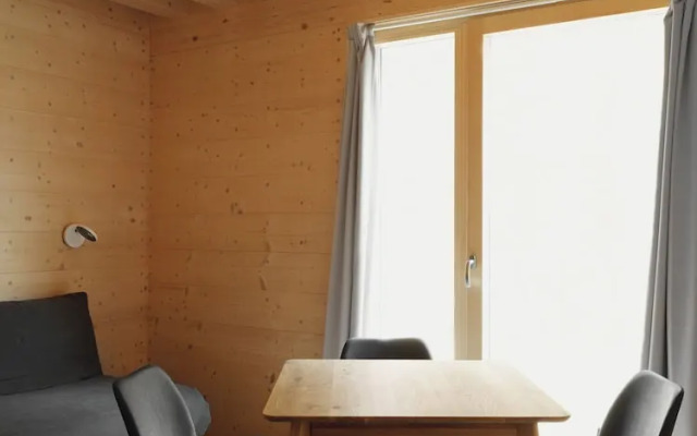 Mondholz - Urban Inn 24-7