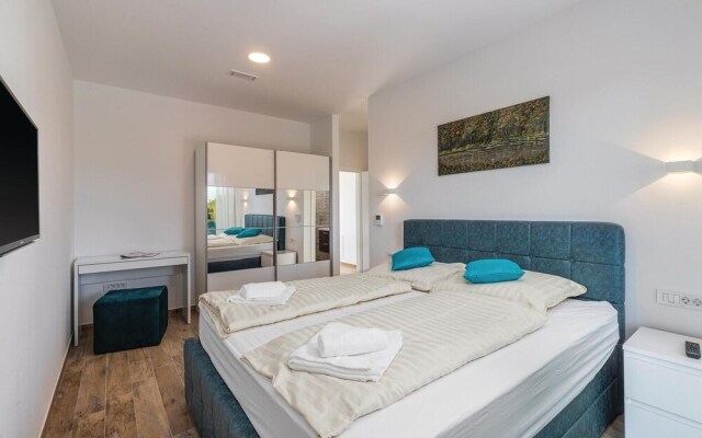 Amazing Home in Cervar With Wifi, 4 Bedrooms and Outdoor Swimming Pool - Hotel in Porec - Photo 5