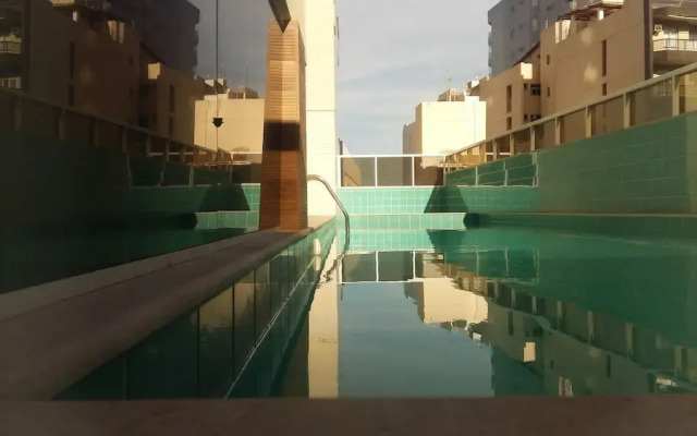 Apto alto padrão com piscina