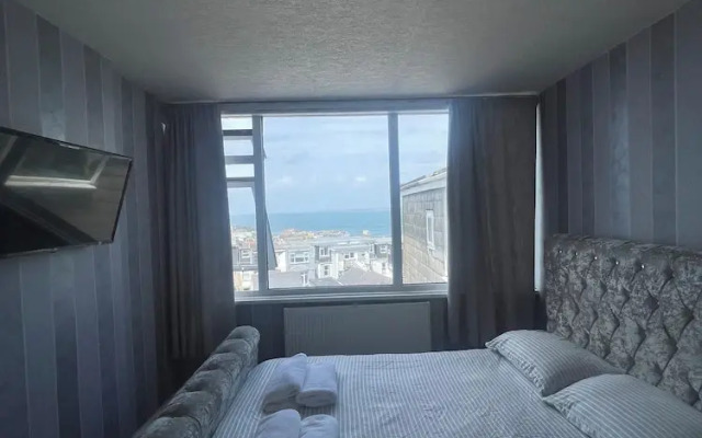 OYO Shore Surf Lodge