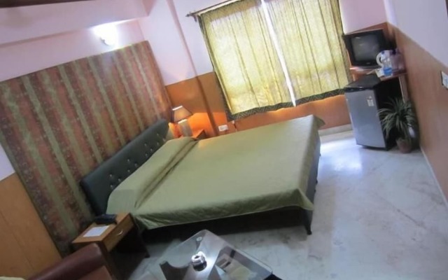 Malik Court by OYO Rooms