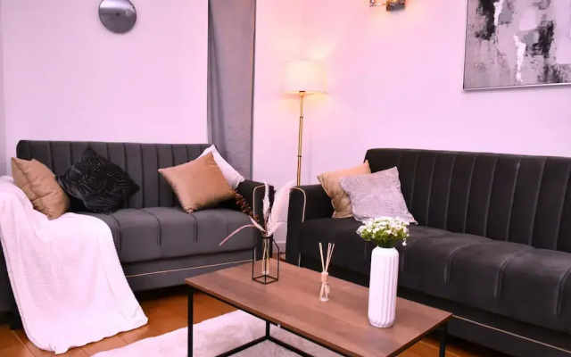 Sleeps 4 - Private Balcony - Wheelchair Accessible