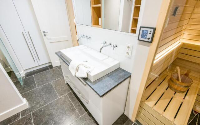 Tualighaker Hues Whg 01