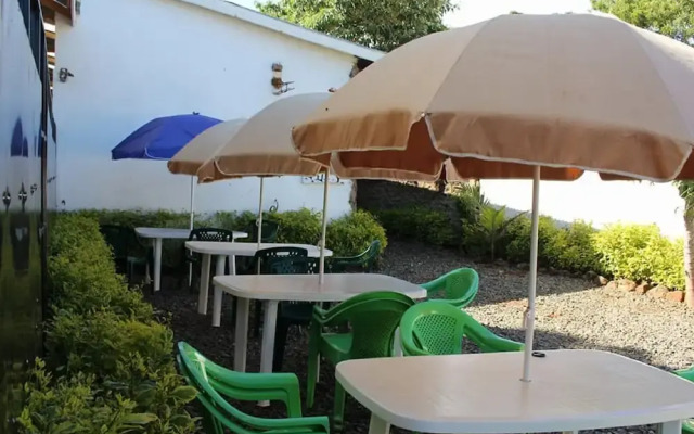 Dover Hotel Bondo