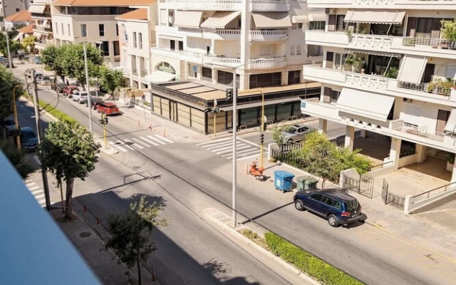 Demmi Central 2BR Designer Apt